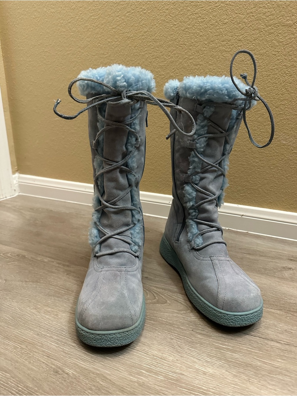 Light Blue Lace-Up Faux-Shearling Women's Winter Boots